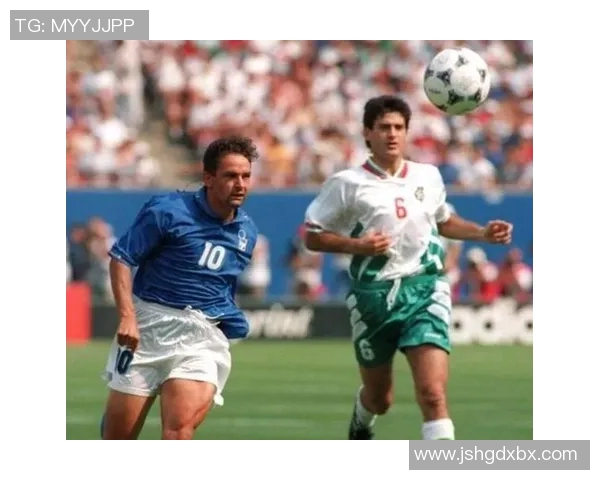 意大利足球明星魅力帅照展现足球场上的风采与激情