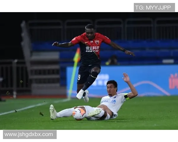 足球深度:解密深圳足球队的中路突破